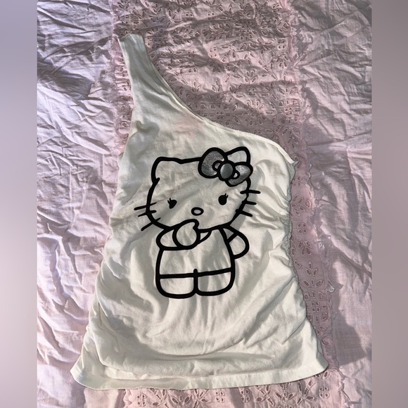 Hello kitty off shoulder top - Picture 1 of 3